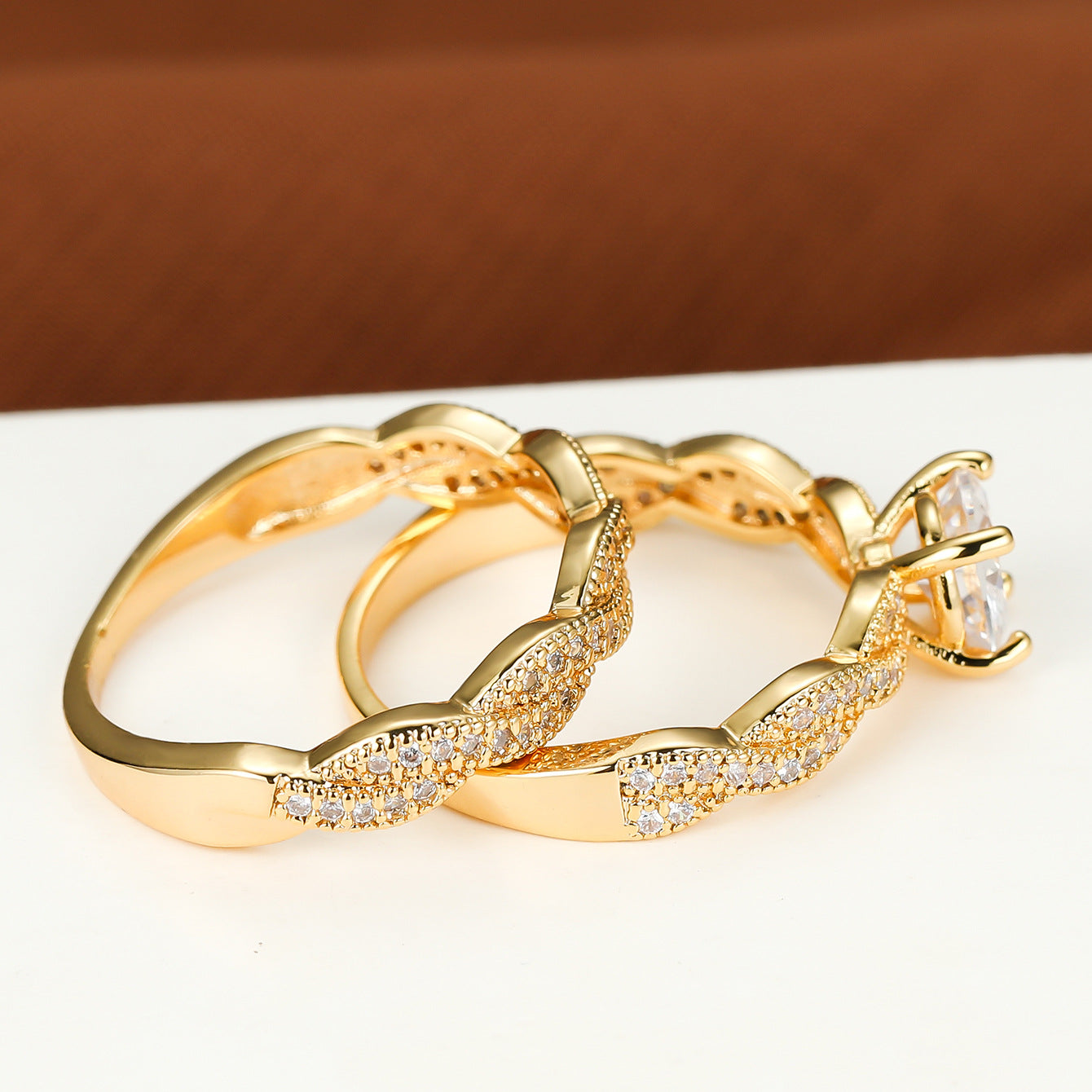 Simple Golden Four-claw Round Cross Twist Ring